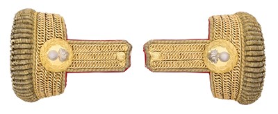 Lot 198 - A SUPERB CASED PAIR OF WINGS FOR A VICTORIAN FLANK COMPANY OFFICER OF THE 54TH