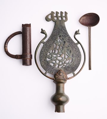 Lot 354 - A BRONZE FINIAL ('ALEM), PROBABLY CENTRAL INDIA, 18TH/19TH CENTURY
