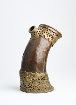 Lot 326 - A BRASS AND COPPER HUQQA BOTTLE, PROBABLY SKARDU, GILGIT-BALTISTAN, 19TH CENTURY