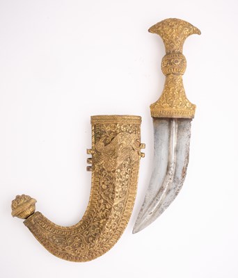 Lot 559 - AN INDIAN GILT-METAL MOUNTED JAMBIYA, KUTCH, 19TH CENTURY