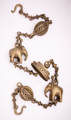 Lot 321 - A LARGE AND ELABORATE BRASS SUSPENSION CHAIN, INDIA, CIRCA 19TH CENTURY