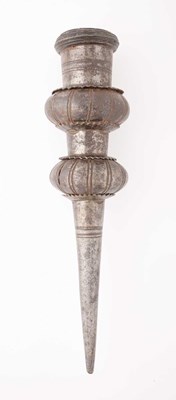 Lot 113 - AN INDIAN SPEAR TERMINAL, 17TH/18TH CENTURY