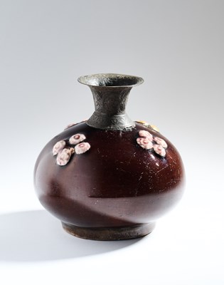 Lot 247 - A SAFAVID MANGANESE GLAZED BOTTLE, PERSIA, 17TH CENTURY