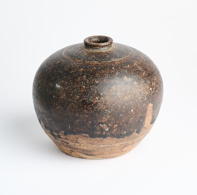Lot 252 - A KHMER BROWN GLAZED POTTERY BOTTLE, CAMBODIA, 12TH CENTURY
