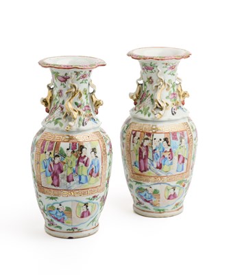Lot 134 - A PAIR OF CHINESE FAMILLE-ROSE VASES, QING DYNASTY, CIRCA 1900