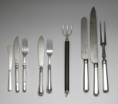 Lot 32 - A SET OF SIX FRENCH SILVER FISH FORKS AND SIX KNIVES