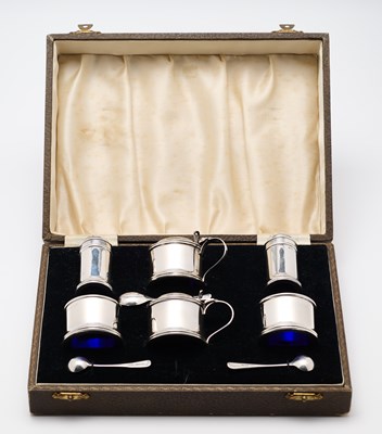 Lot 97 - A CASED GEORGE VI SILVER SIX-PIECE CONDIMENT SET, WILLIAM SUCKLING LTD., BIRMINGHAM, 1940-45