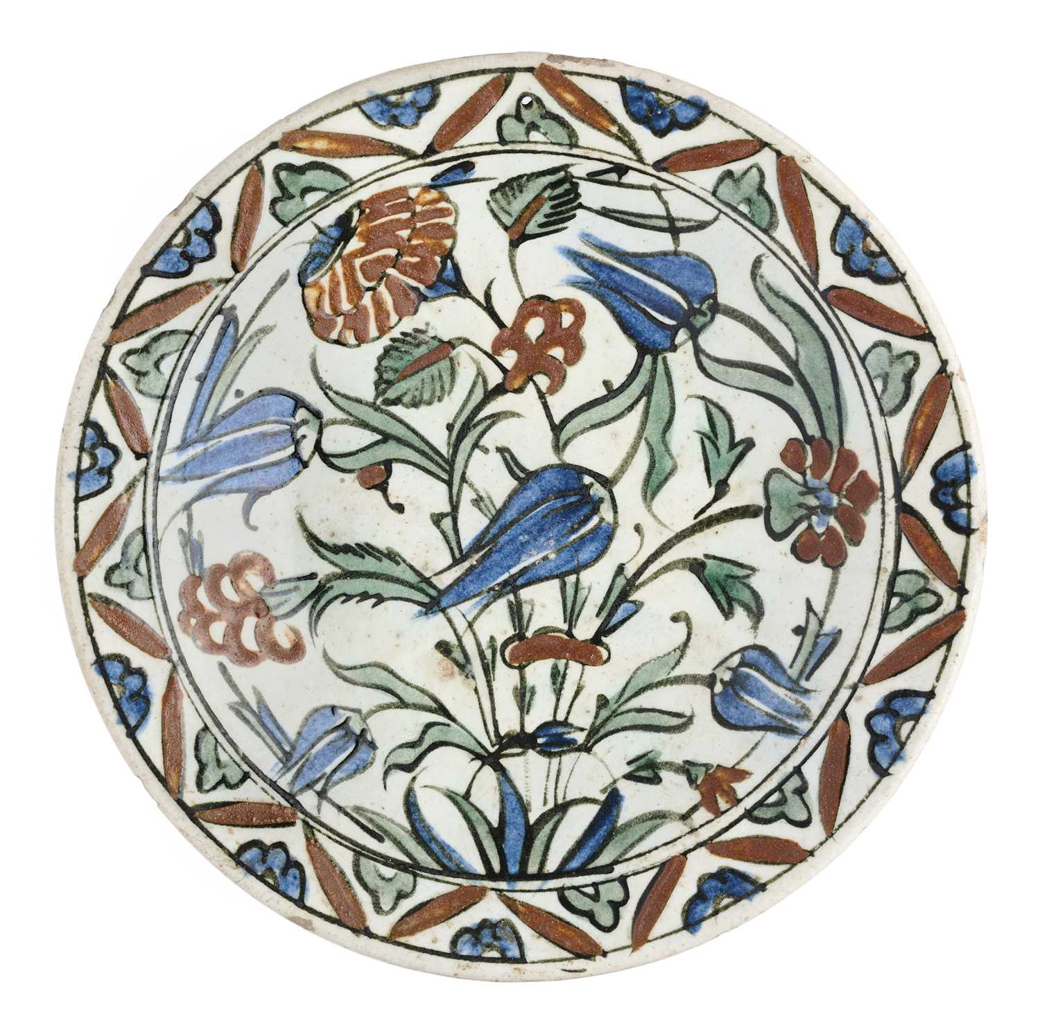 Lot 83 - AN IZNIK DISH, OTTOMAN ANATOLIA, EARLY 17TH CENTURY