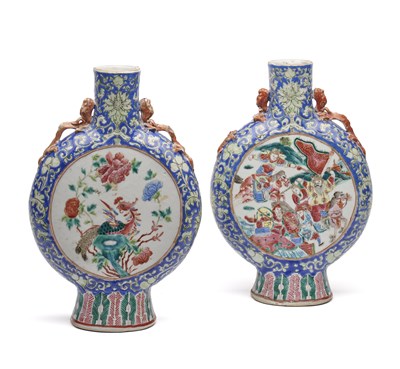 Lot 133 - A PAIR OF CHINESE FAMILLE-ROSE MOONFLASKS, LATE QING DYNASTY