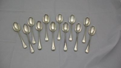 Lot 39 - A SET OF TWELVE VICTORIAN SILVER TEASPOONS