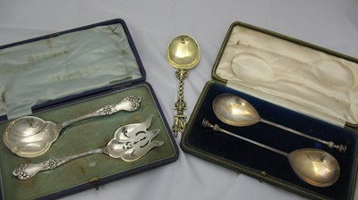 Lot 41 - A DUTCH SILVER-GILT MARRIAGE SPOON