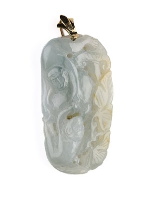Lot 65 - A CHINESE JADEITE 'MONKEY AND PEACH' PENDANT