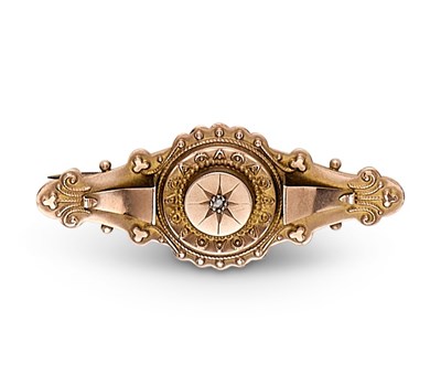Lot 352 - EDWARDIAN DIAMOND BAR BROOCH, 1890s