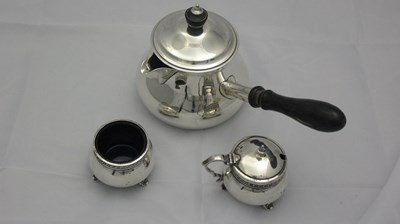 Lot 45 - A VICTORIAN SILVER BRANDY WARMER AND COVER