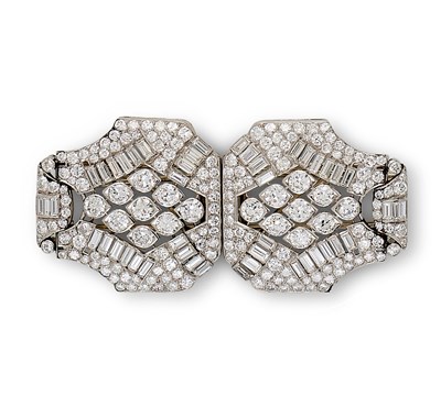 Lot 449 - ART DECO, DIAMOND DOUBLE CLIP BROOCH, 1930s