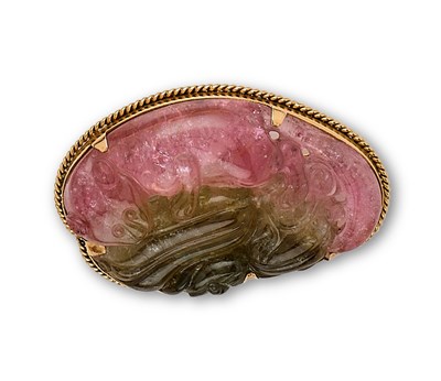 Lot 430 - CHINESE CARVED WATERMELON TOURMALINE BROOCH, 1970s