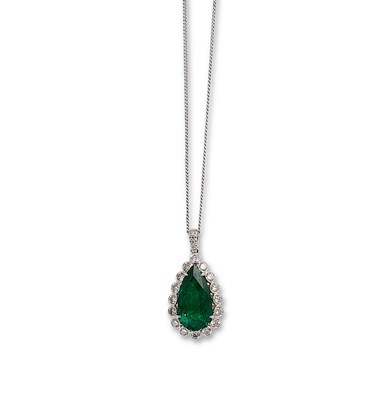 Lot 420 - EMERALD AND DIAMOND PENDANT