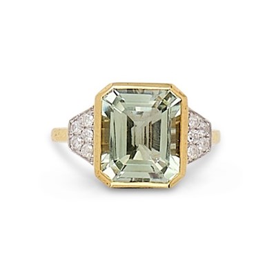 Lot 383 - GREEN QUARTZ AND DIAMOND RING
