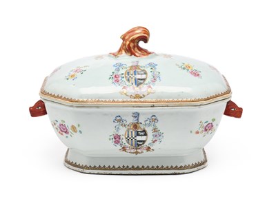Lot 137 - A CHINESE FAMILLE-ROSE ARMORIAL TUREEN AND COVER, QIANLONG PERIOD (1736-95)