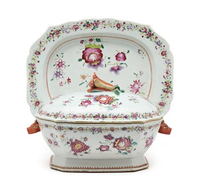 Lot 129 - A CHINESE FAMILLE-ROSE TUREEN, COVER AND STAND, QIANLONG PERIOD, CIRCA 1780