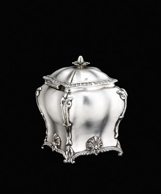 Lot 60 - A VICTORIAN SILVER TEA CADDY