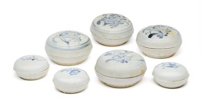 Lot 123 - SIX CHINESE BLUE AND WHITE BOXES AND COVERS FROM THE TEK SING CARGO, EARLY 19TH CENTURY