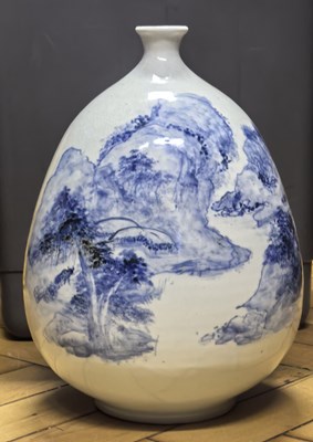 Lot 75 - A JAPANESE BLUE AND WHITE PORCELAIN BOTTLE VASE, LATER 19TH CENTURY