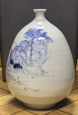 Lot 75 - A JAPANESE BLUE AND WHITE PORCELAIN BOTTLE VASE, LATER 19TH CENTURY