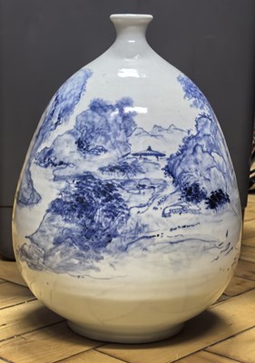 Lot 75 - A JAPANESE BLUE AND WHITE PORCELAIN BOTTLE VASE, LATER 19TH CENTURY