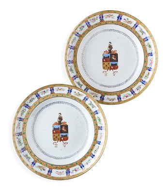 Lot 130 - A RARE PAIR OF CHINESE EXPORT ARMORIAL PLATES FOR THE PORTUGUESE MARKET, QING DYNASTY, CIRCA 1820