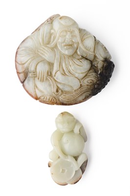 Lot 79 - A CHINESE CELADON AND RUSSET JADE CARVING OF A MONKEY, QING DYNASTY, 19TH CENTURY