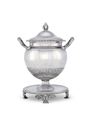 Lot 253 - A GEORGE III SILVER SUGAR VASE AND COVER, BENJAMIN SMITH, LONDON, 1808
