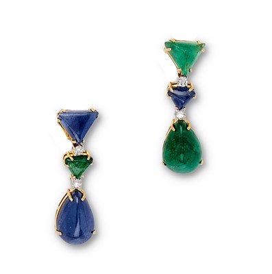 Lot 382 - PAIR OR EMERALD, SAPPHIRE AND DIAMOND PENDENT EARRINGS