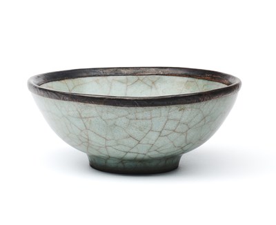 Lot 44 - A SMALL CHINESE GUAN-TYPE BOWL, QING DYNASTY, 18TH CENTURY