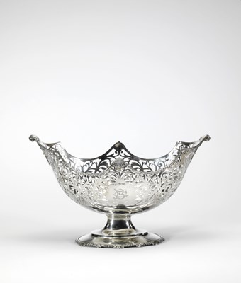 Lot 88 - AN EDWARDIAN SILVER FRUIT BASKET