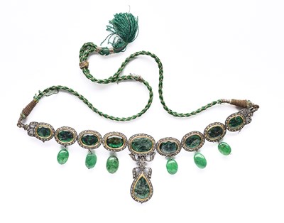 Lot 144 - AN EMERALD AND DIAMOND-SET SILVER NECKLACE, INDIA, EARLY 20TH CENTURY