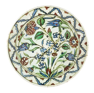 Lot 120 - AN IZNIK DISH, OTTOMAN ANATOLIA, CIRCA 1600