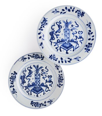 Lot 2 - A PAIR OF CHINESE BLUE AND WHITE 'PRECIOUS OBJECTS' DISHES, QING DYNASTY, KANGXI PERIOD (1662-1722)