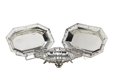 Lot 95 - A GEORGE V SILVER SWEETMEAT DISH