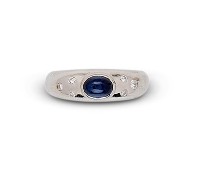 Lot 409 - SAPPHIRE AND DIAMOND RING