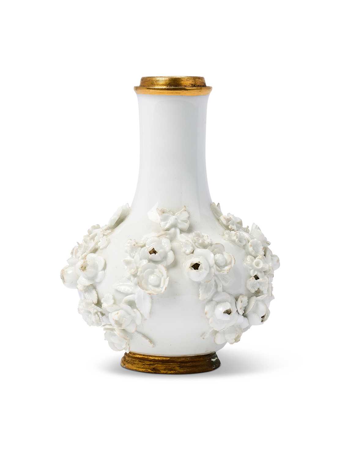 Lot 3 - A MEISSEN WHITE PORCELAIN FLOWER-ENCRUSTED VASE, CIRCA 1735-38