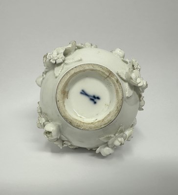 Lot 3 - A MEISSEN WHITE PORCELAIN FLOWER-ENCRUSTED VASE, CIRCA 1735-38