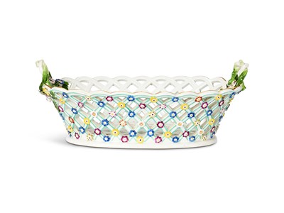 Lot 31 - A MEISSEN PIERCED OVAL BASKET, THIRD QUARTER 18TH CENTURY