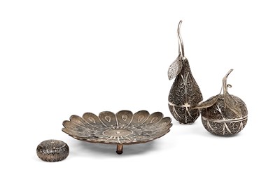 Lot 447 - A FILIGREE SILVER TABLE SET, PROBABLY CUTTACK, ORISSA (NOW ODISHA), CIRCA 1900