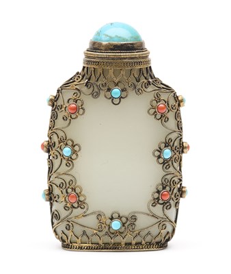 Lot 64 - A CHINESE FILIGREE-MOUNTED WHITE JADE SNUFF BOTTLE, QING DYNASTY, 18TH CENTURY