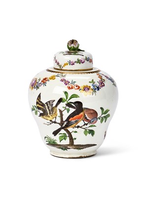 Lot 25 - A MEISSEN PORCELAIN ORNITHOLOGICAL JAR AND COVER, CIRCA 1760
