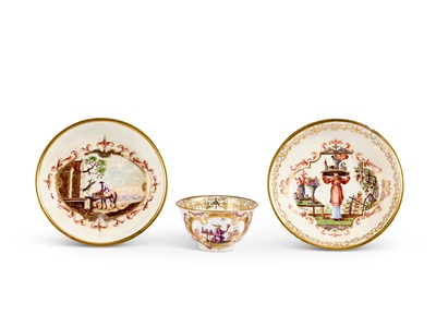 Lot 16 - A MEISSEN PORCELAIN TEABOWL AND TWO SAUCERS, CIRCA 1725