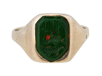 Lot 317 - A HELIOTROPE INTAGLIO OF PISCES, PROBABLY ROMAN CIRCA 4TH CENTURY