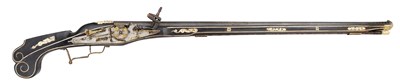 Lot 338 - A VERY RARE GERMAN (AUGSBURG) 10 BORE COMBINED MATCHLOCK AND WHEEL-LOCK GUN IN FINE CONDITION