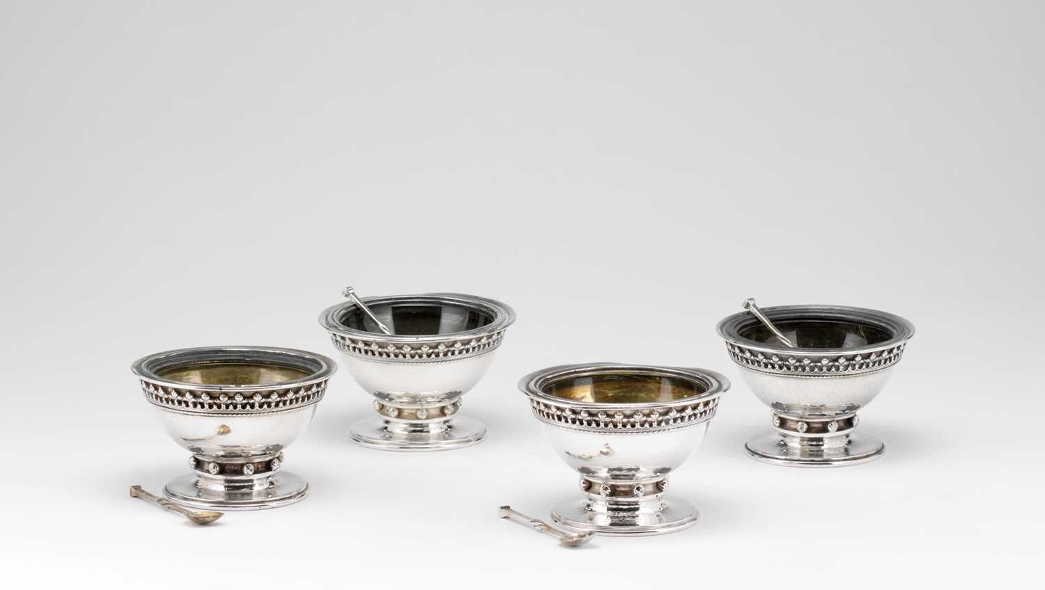 Lot 116 - A PAIR SILVER SALT CELLARS AND SALT SPOONS